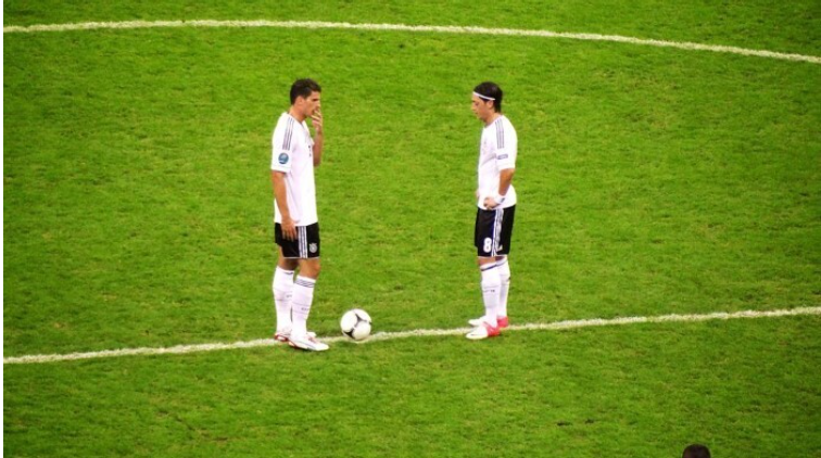 Cá cược kèo giao bóng trước tại nhà cái